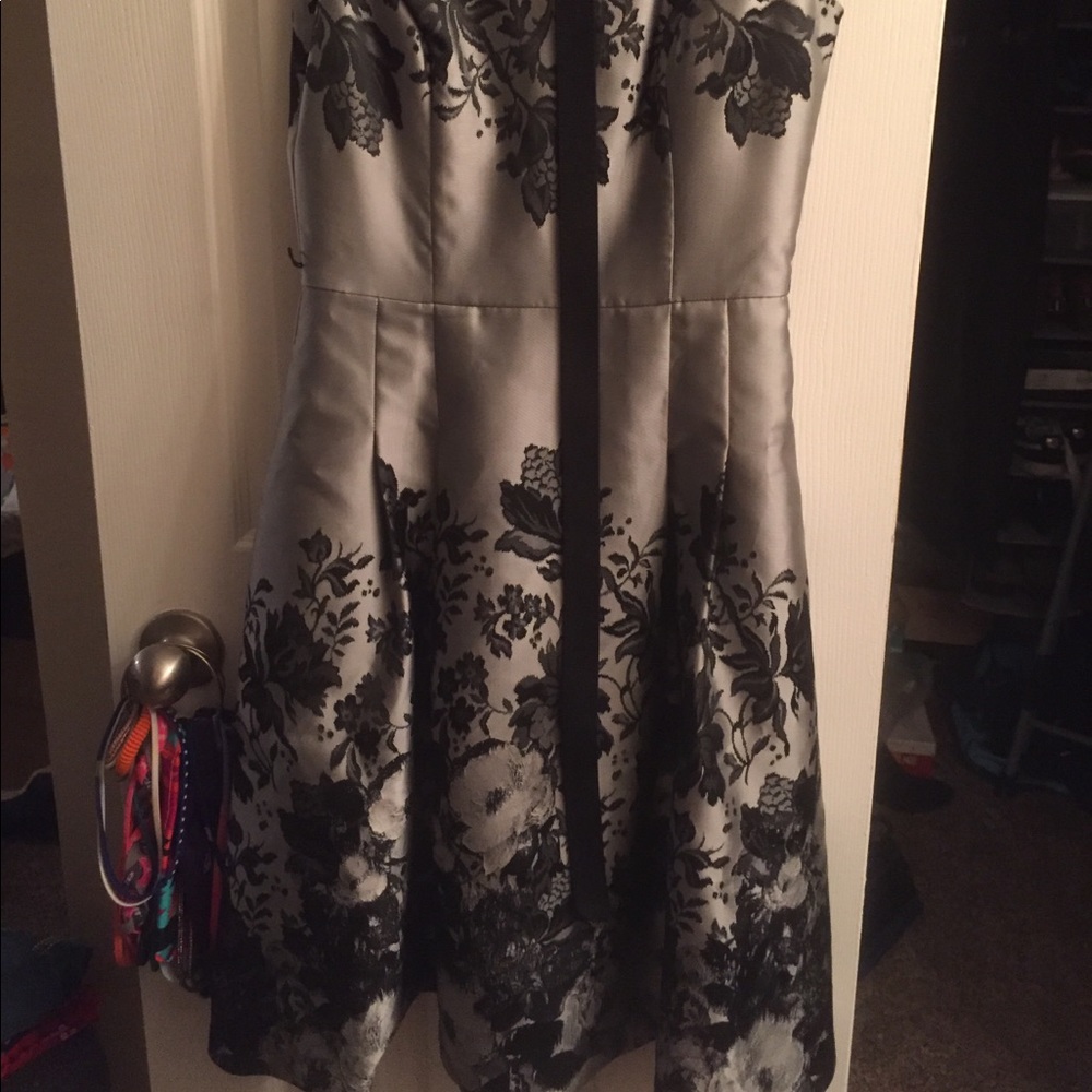 Dress - Picture 2 of 4